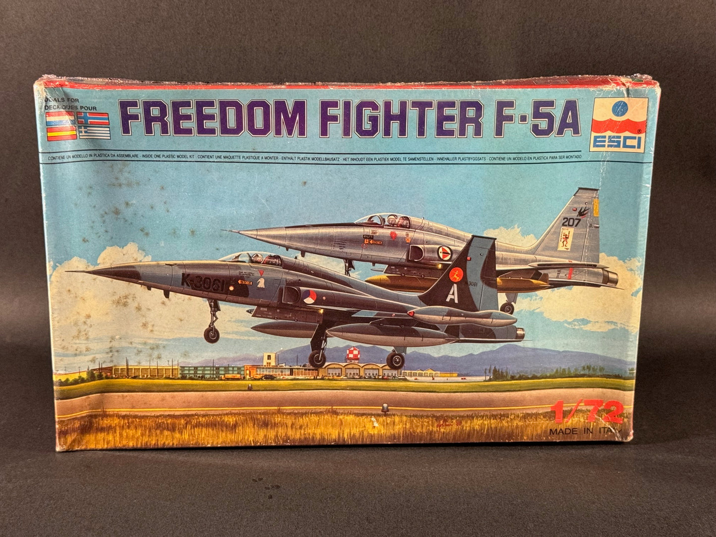ESCI Model Kit 9032 1:72 Scale Freedom Fighter F-5A