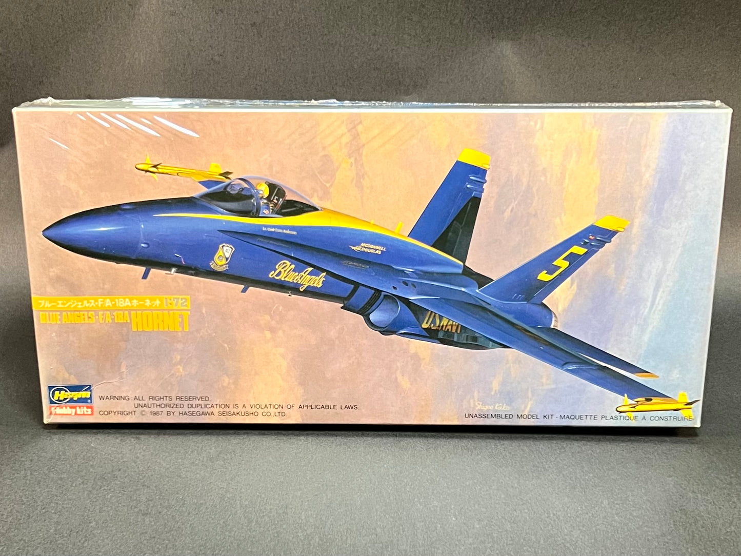 1987 Hasegawa Model Kit 812 1:72 Scale Blue Angels F/A-18A Hornet