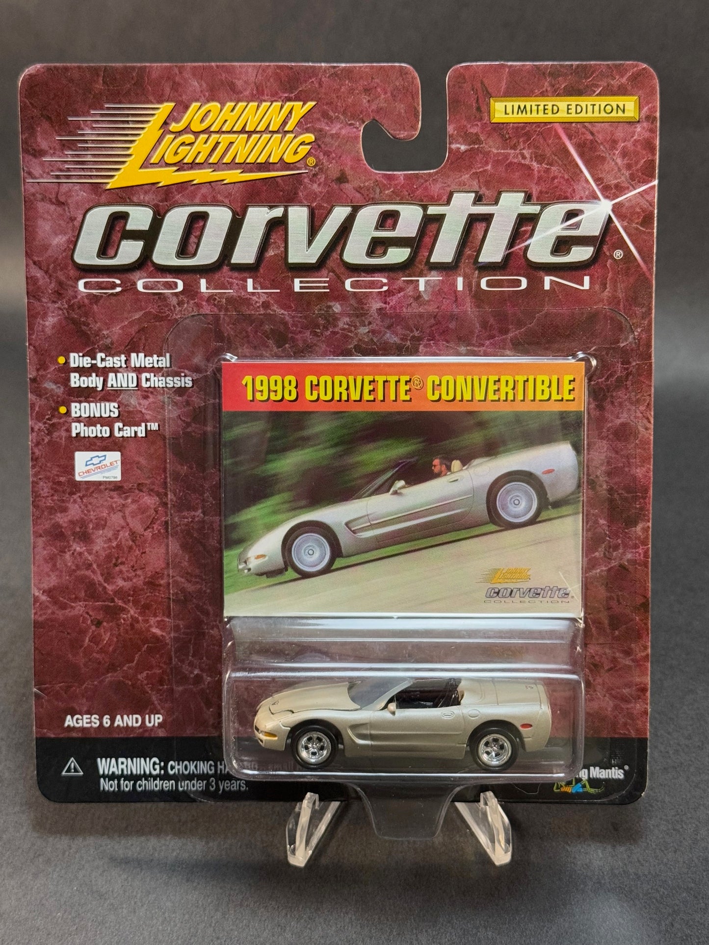 2000 Johnny Lightning Corvette Collection 1998 Corvette Convertible, Gold