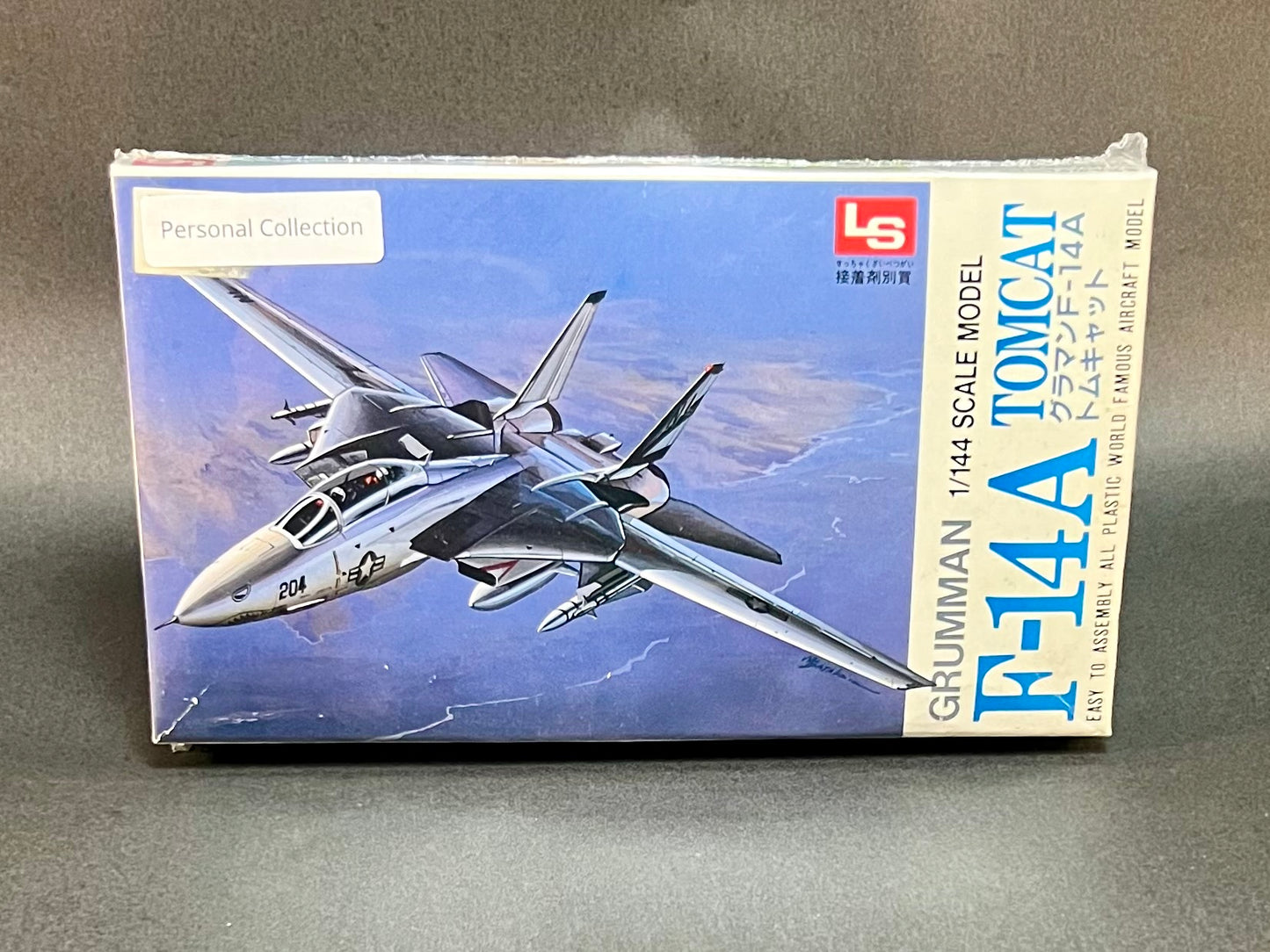 1985 LS Model Kit 7 1:144 Scale Grumman F-14A Tomcat