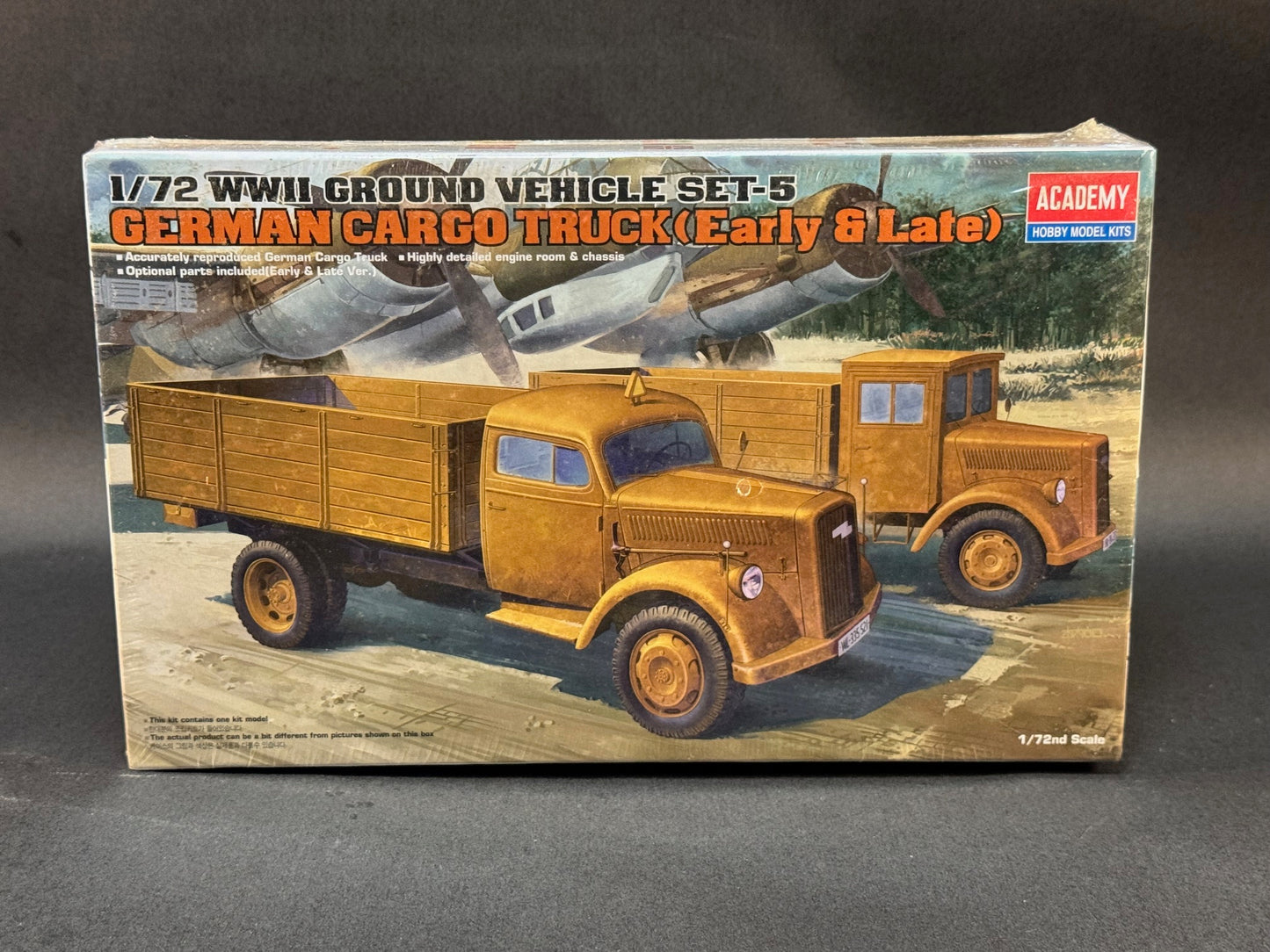 2005 Academy Model Kit 13404 1:72 Scale WWII Ground Vehicle Set 5 German Cargo Truck (Early & Late)