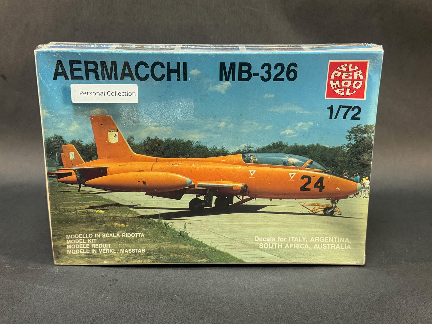 1995 SuperModel Kit 10-011 1:72 Scale Aermacchi MB-326