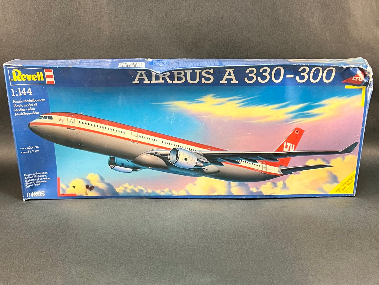 Revell Model Kit 04205 1:144 Scale Airbus A 330-300