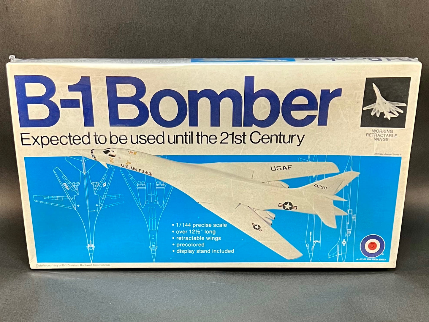 1974 Entex Model Kit 8505 1:144 Scale B-1 Bomber