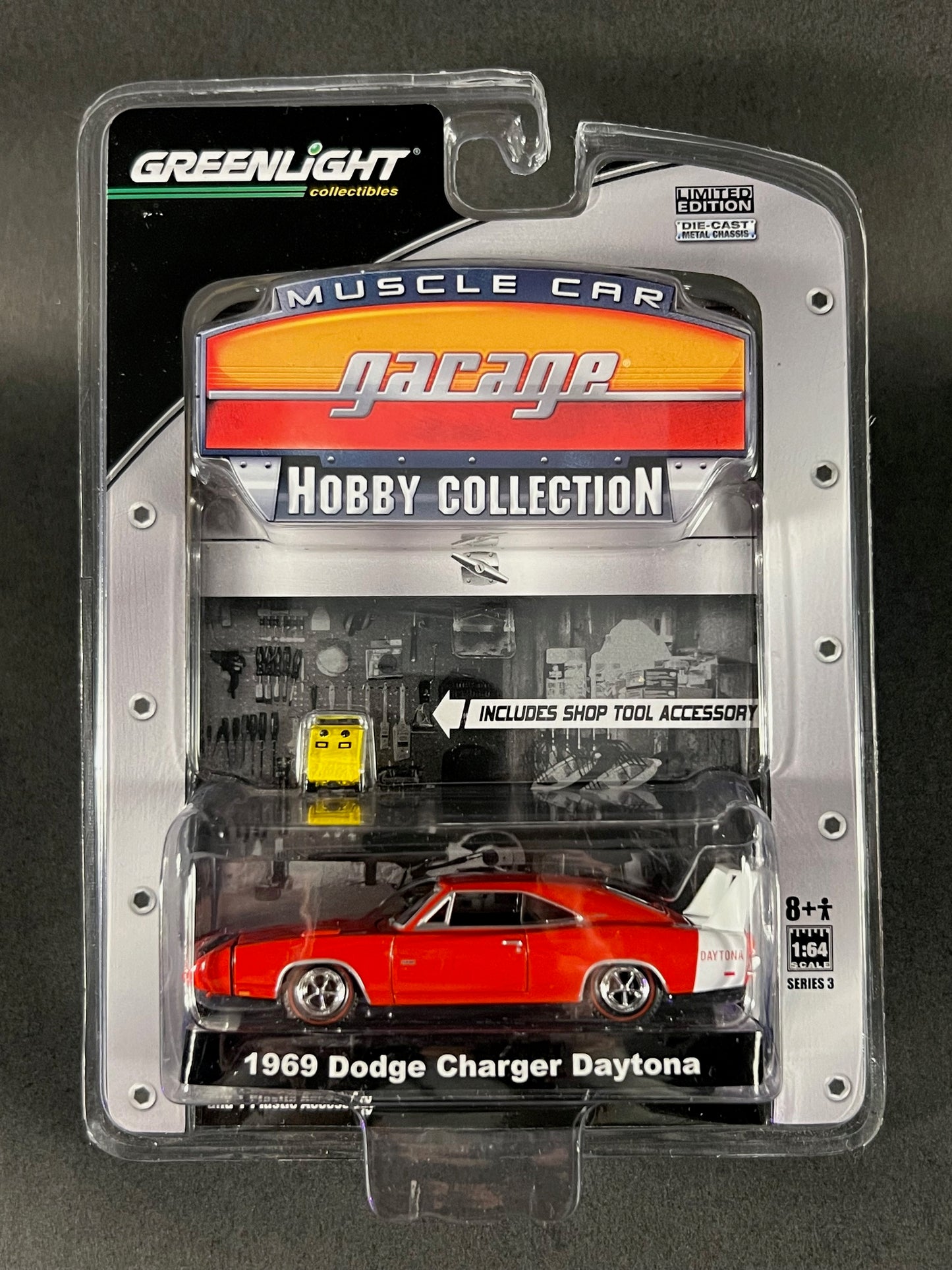 2008 GreenLight Muscle Car Garage 1969 Dodge Charger Daytona, Red
