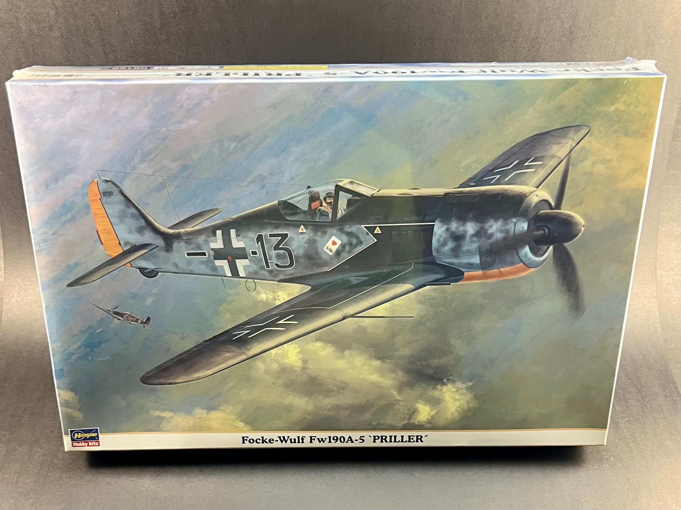 Airfix A16001A Focke-Wulf Fw190a-5/A-6 1:24 Scale Model Kit Airfix A16001A Focke-Wulf Fw190a-5/A-6 1:24 Scale Model Kit