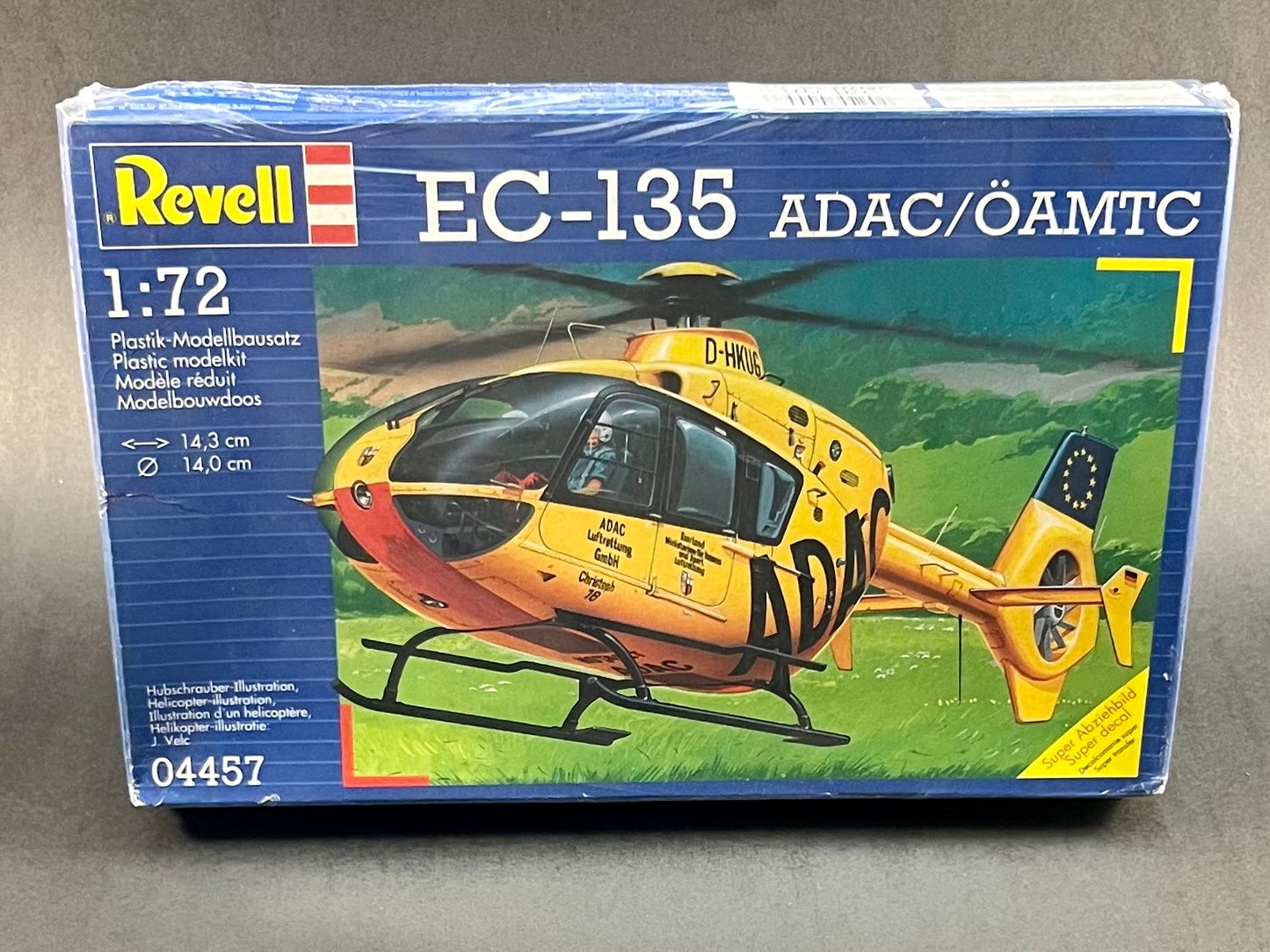 Revell Model Kit 04457 1:72 Scale EC-135 ADAC/OAMTC Helicopter