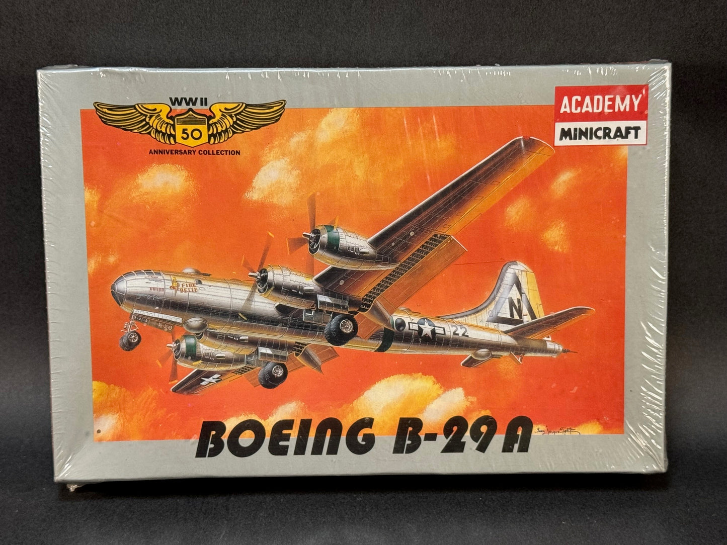 1994 Academy MiniCraft Model Kit 4404 1:144 Scale Boeing B-29A