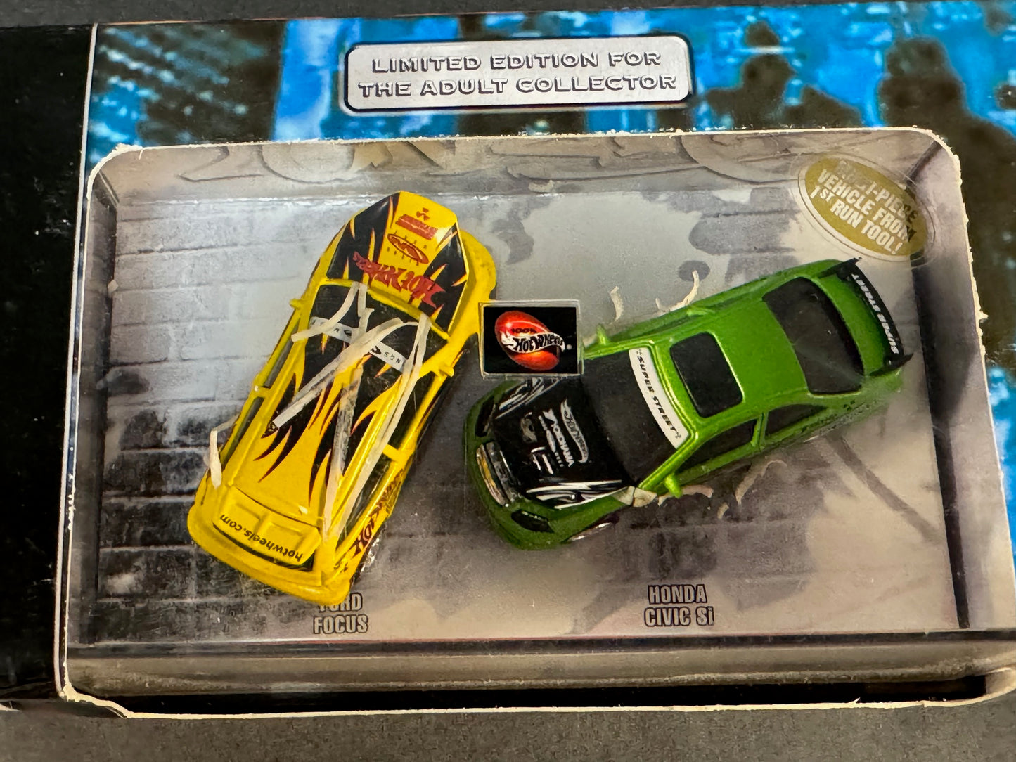 2001 Hot Wheels Super Street Magazine 2 Pack Ford Focus & Honda Civic Si