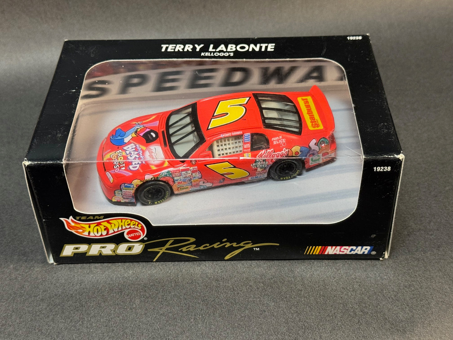 1997 Hot Wheels Pro Racing 1:43 NASCAR 5 Terry Labonte Kellogg's, Red
