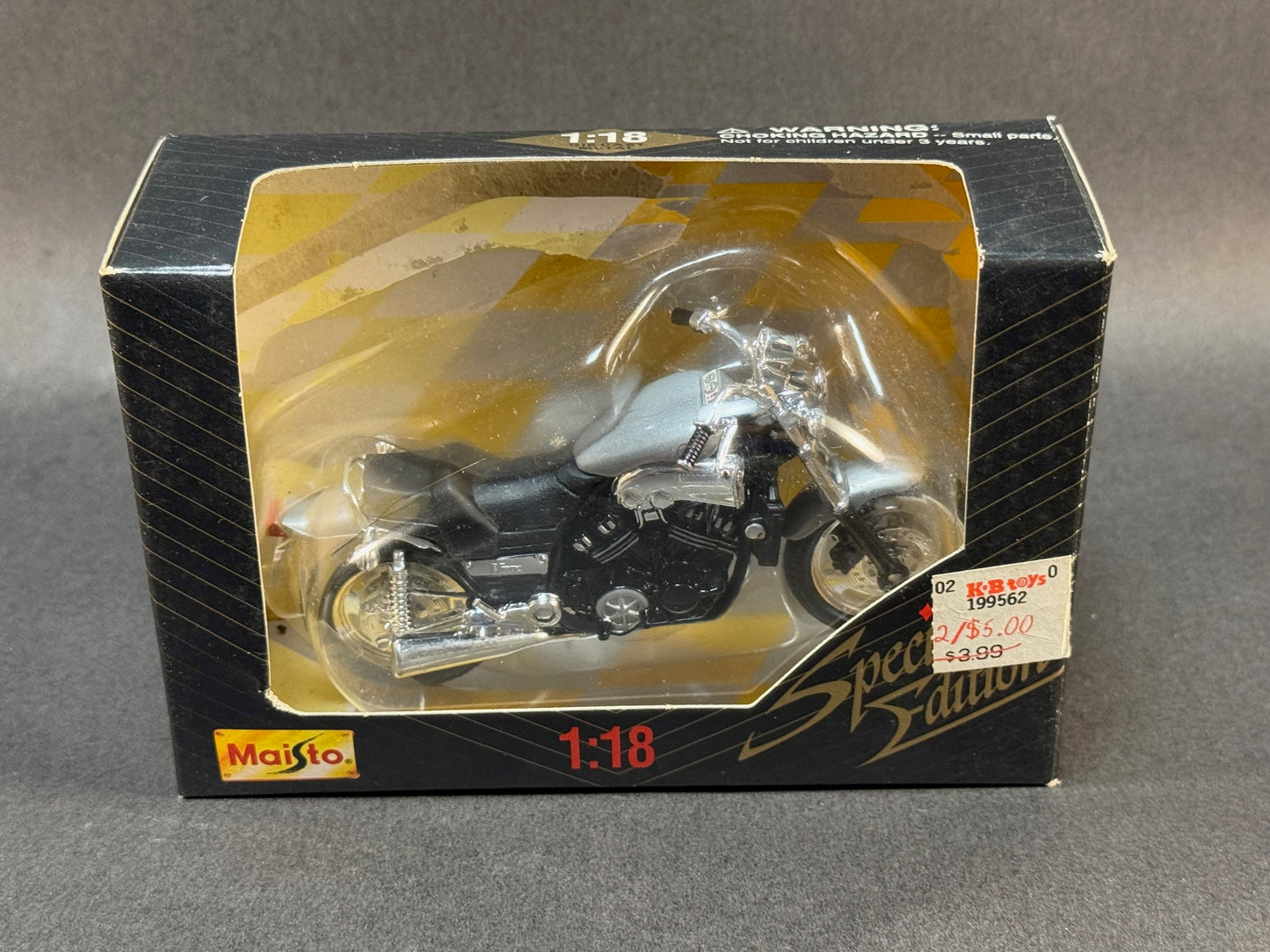 1999 Maisto Special Edition 1:18 Scale Yamaha Motorcycle, Silver