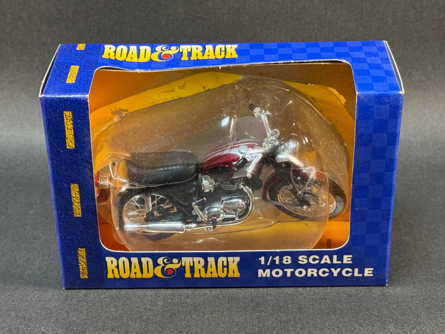 2001 Maisto Road & Track 1:18 Scale Triumph Motorcycle, Red