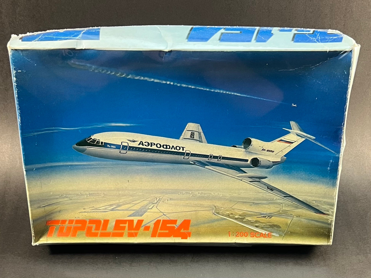 1996 Tupolev Model Kit 1:200 Tupolev-154