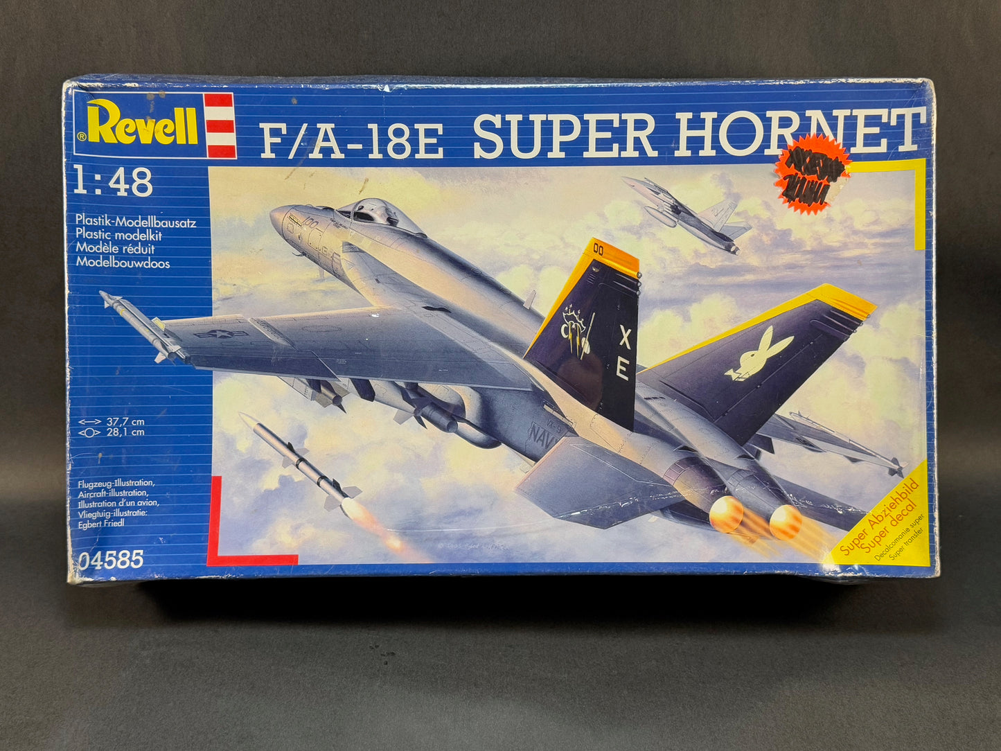 Revell Model Kit 04585 1:48 Scale F/A-18E Super Hornet Playboy