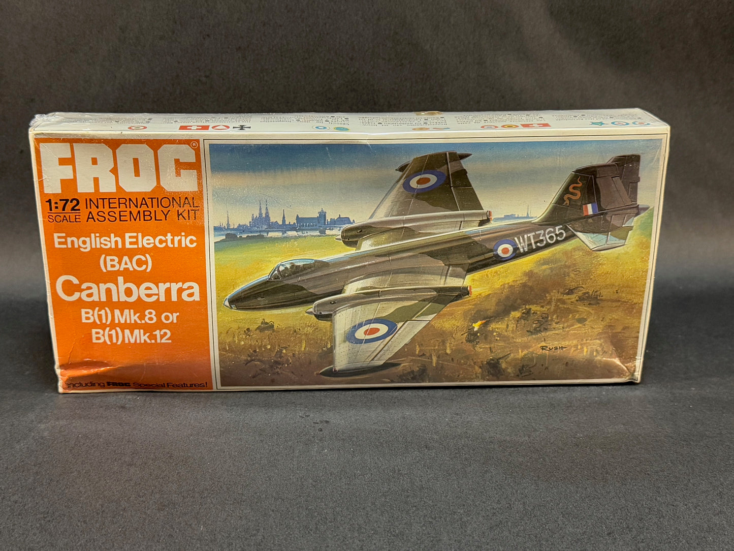 Frog Model Kit F203 1:72 Scale English Electric (BAC) Canberra B(1) Mk.8 or B(1) Mk.12