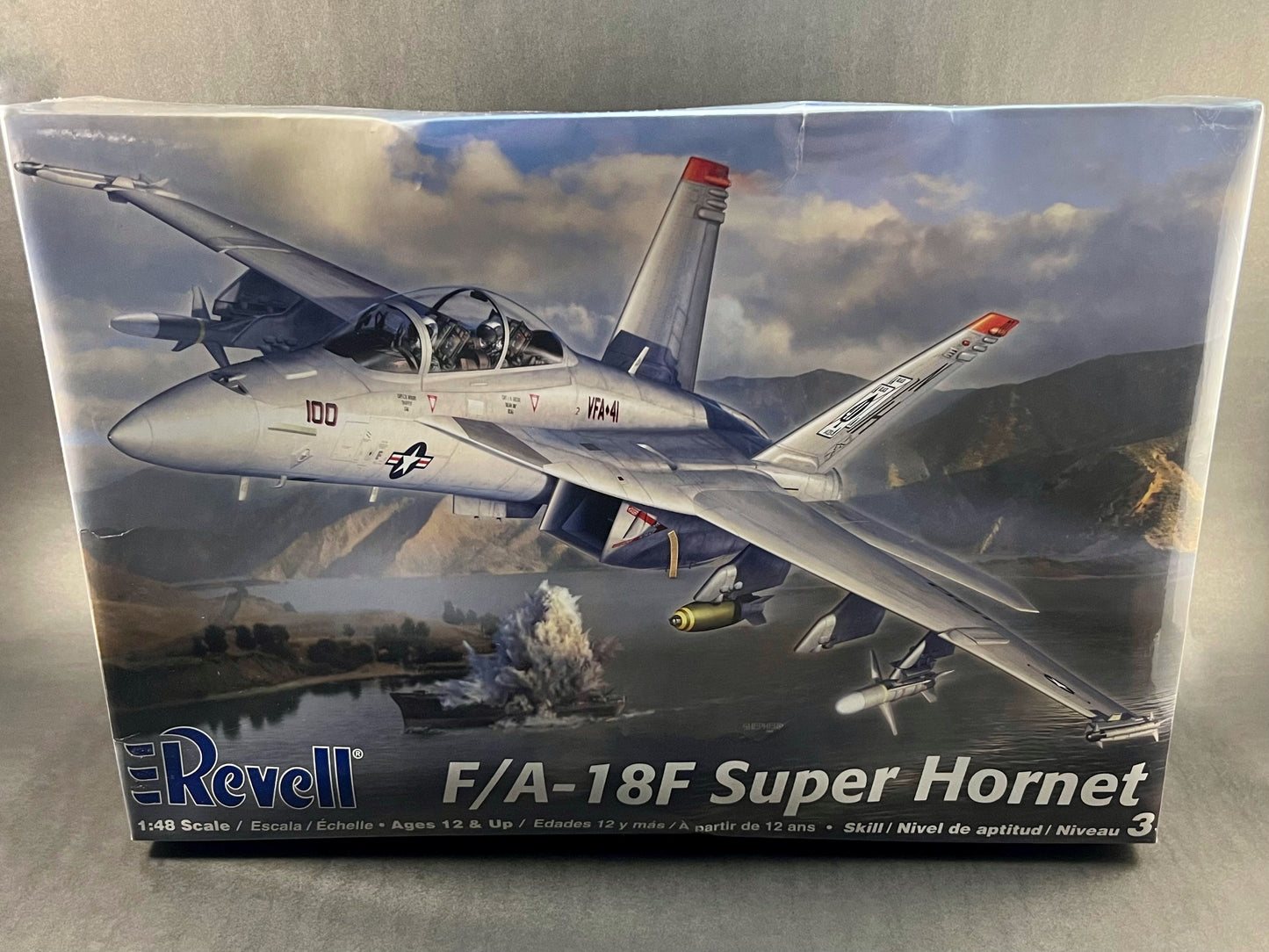 Revell Model Kit 85-5520 1:48 Scale F/A-18F Super Hornet