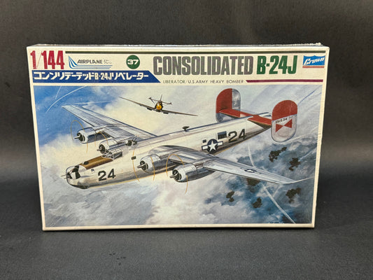 Crown Model Kit 432-300 1:144 Scale Consolidated B-24J