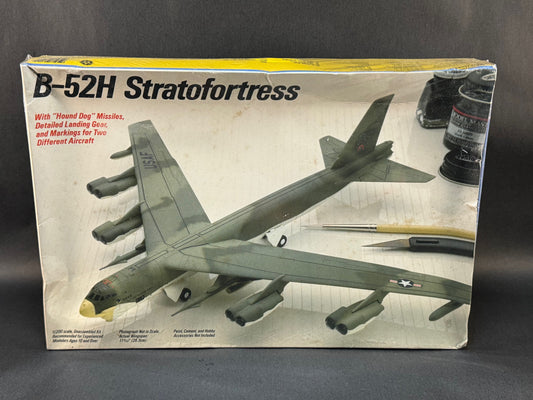 DML Testors Model Kit 615 1:200 Scale B-52H Stratofortress