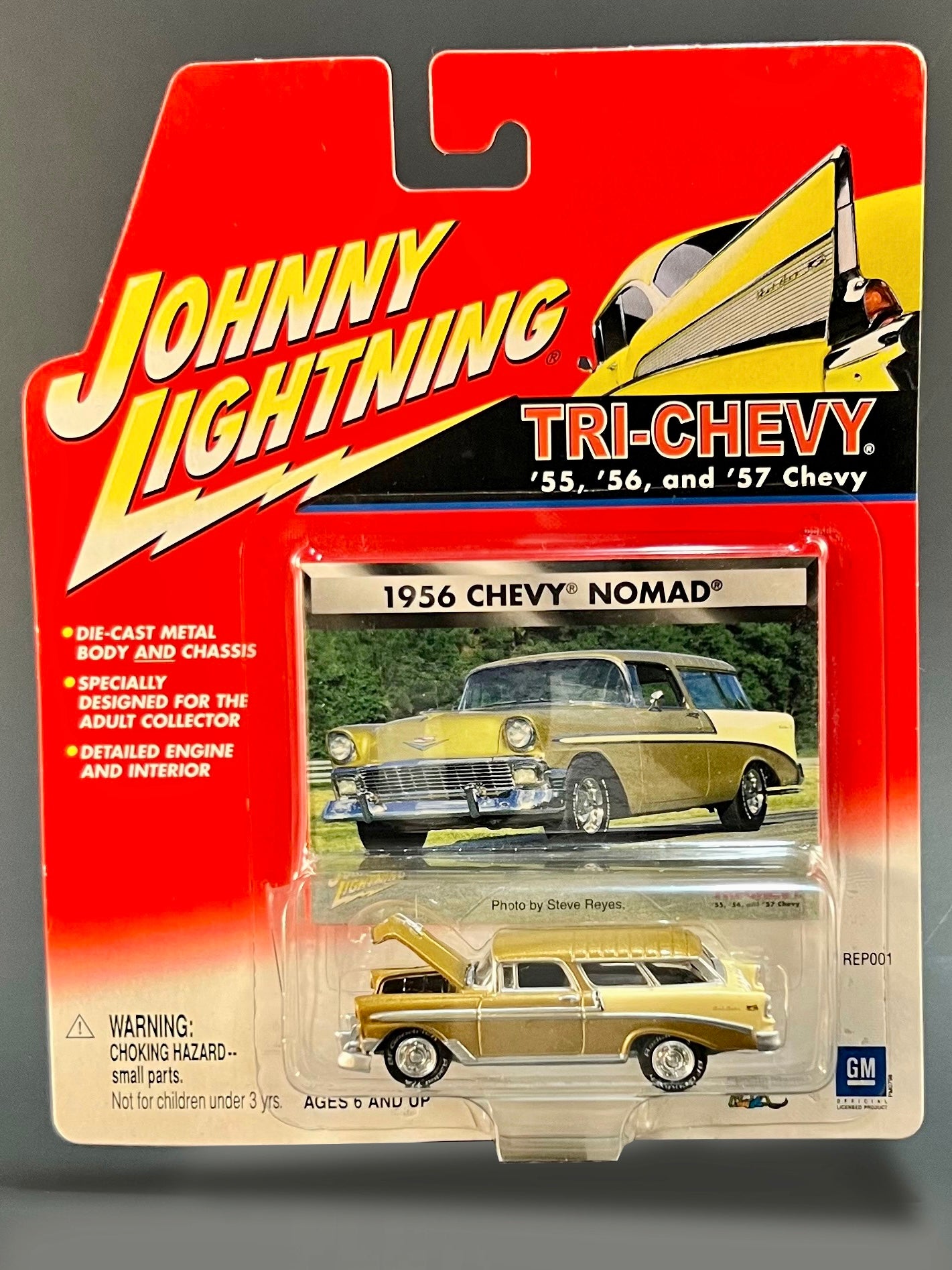 Johnny Lightning Tri-Chevy Series 1956 Chevy Nomad Gold 1:64