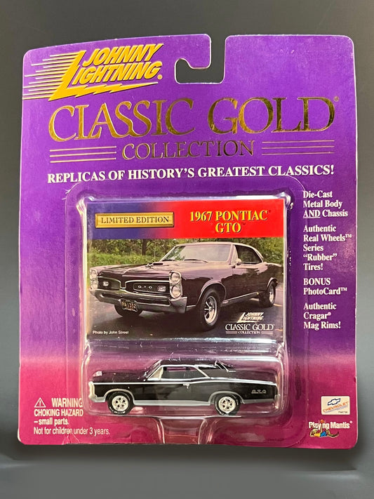 Johnny Lightning Classic Gold Collection 1967 Pontiac GTO