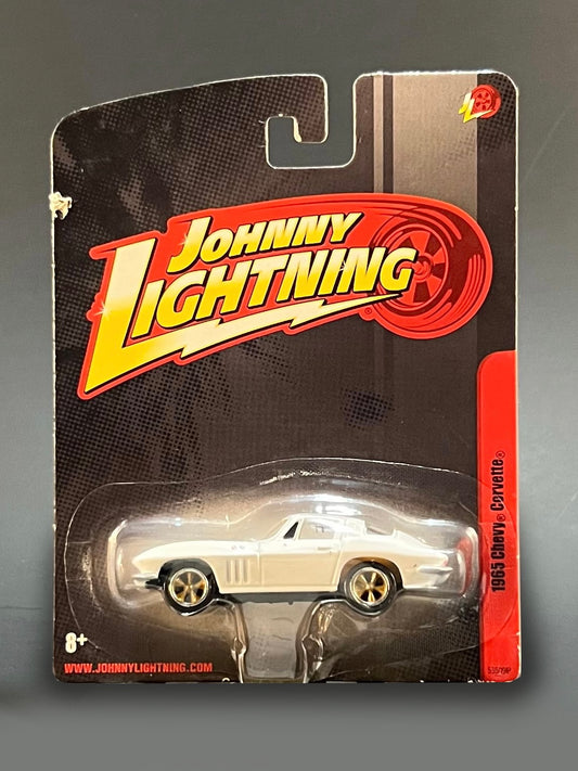 Johnny Lightning 1965 Chevy Corvette White 1:64