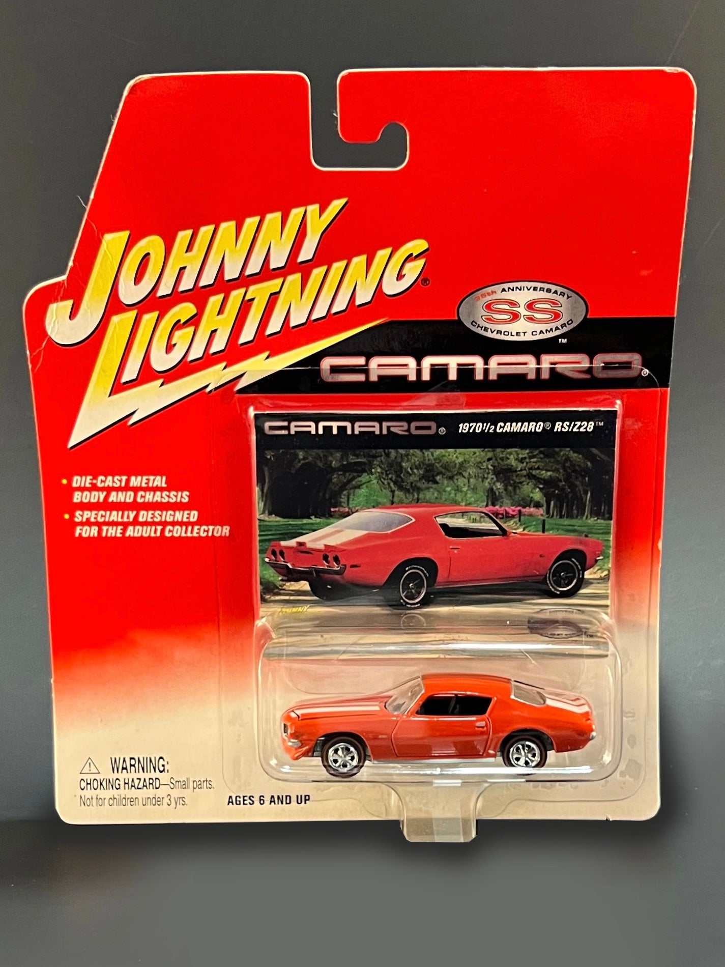 Johnny Lightning 35th Anniversary Camaro SS 1970 1/2 Camaro RS/Z28 Red 1:64