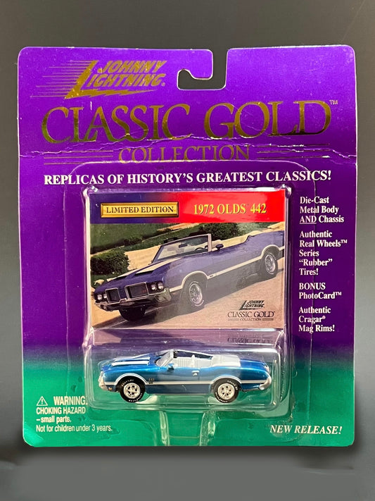 Johnny Lightning Classic Gold Collection 1972 Olds 442