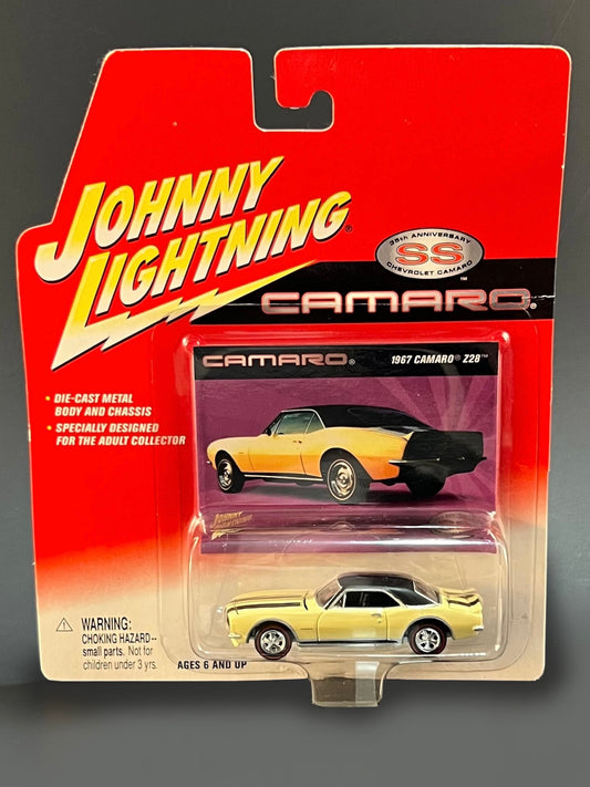 Johnny Lightning 35th Anniversary Camaro SS 1967 Camaro Z28 Yellow 1:64