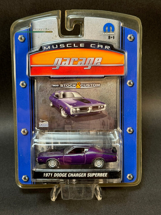 2007 GreenLight Muscle Car Garage 1971 Dodge Charger Superbee, Purple