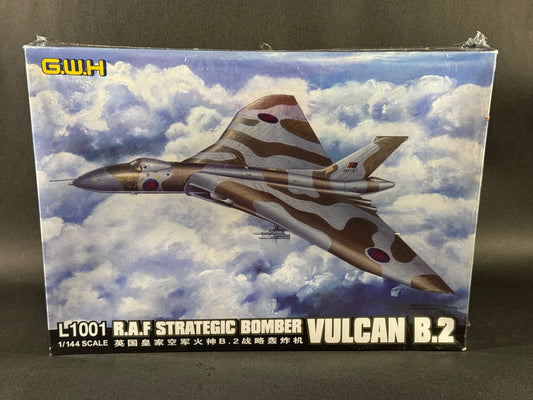 GWH Model Kit L1001 1:144 Scale R.A.F. Strategic Bomber Vulcan B.2