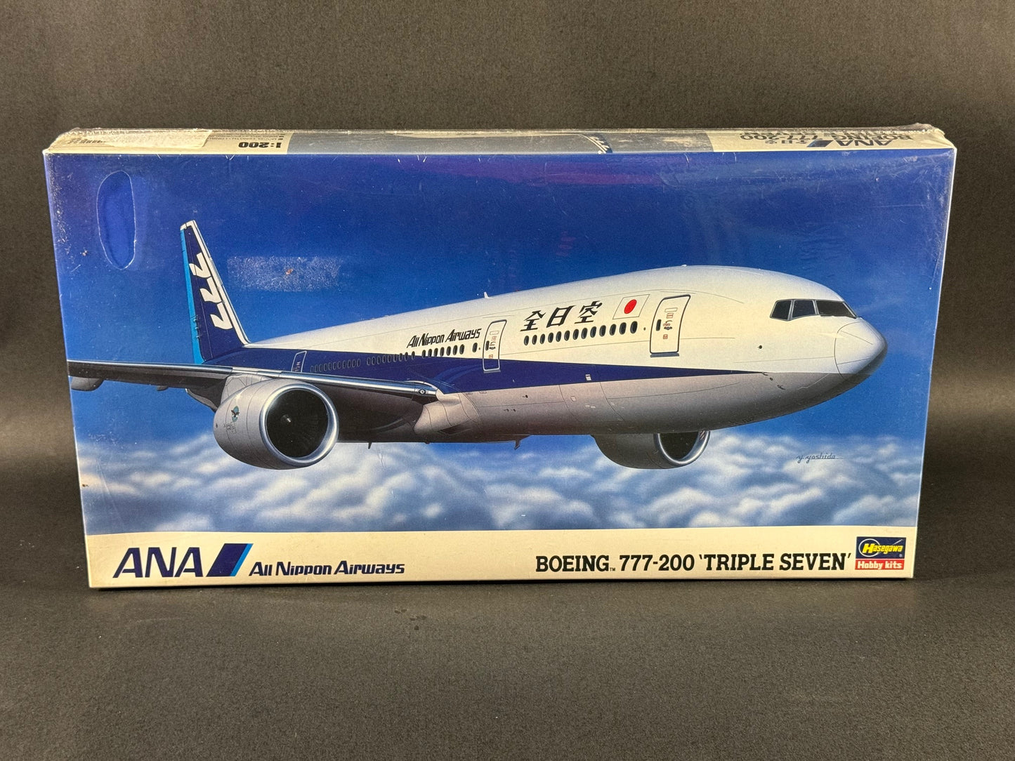 Hasegawa Model Kit LT16 1:200 Scale Boeing 777-200 'Triple Seven'