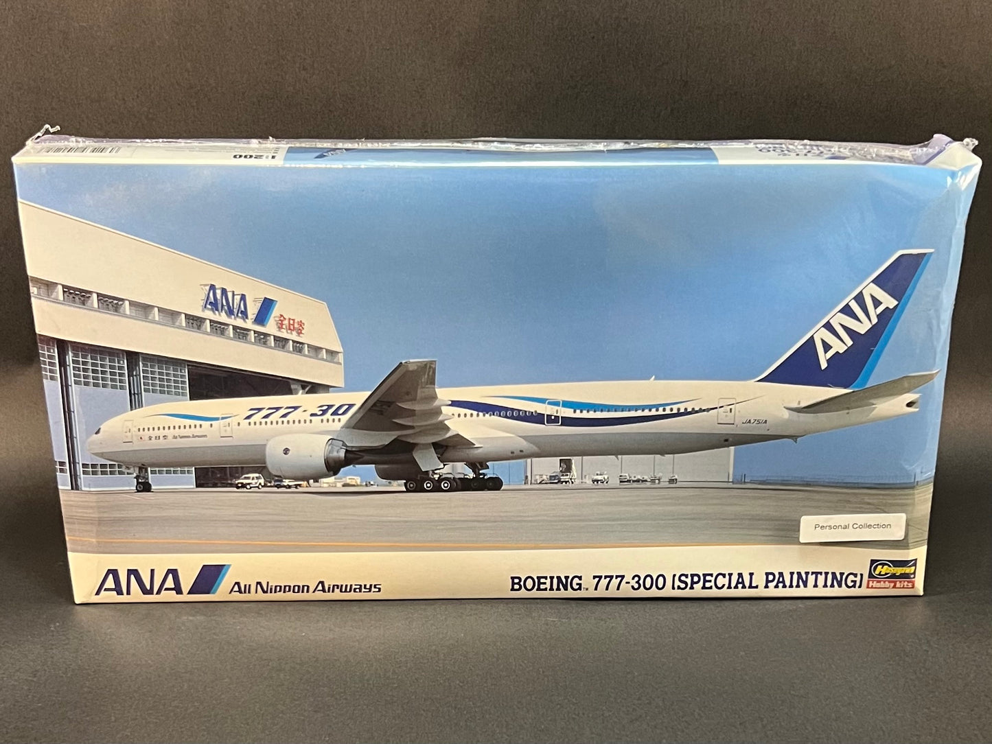 Hasegawa Model Kit LT25 1:200 Scale ANA Boeing 777-300 (Special Painting)