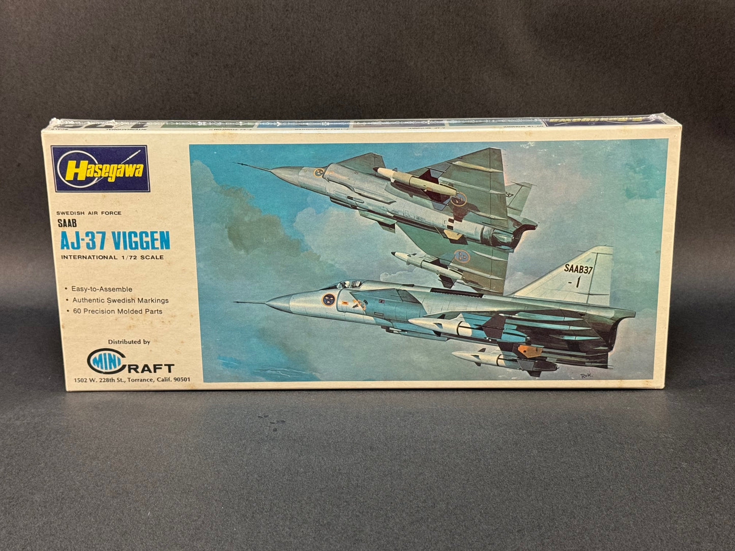 Hasegawa MiniCraft Model Kit JS-026:175 1:72 Scale Swedish Air Force Saab AJ-37 Viggen