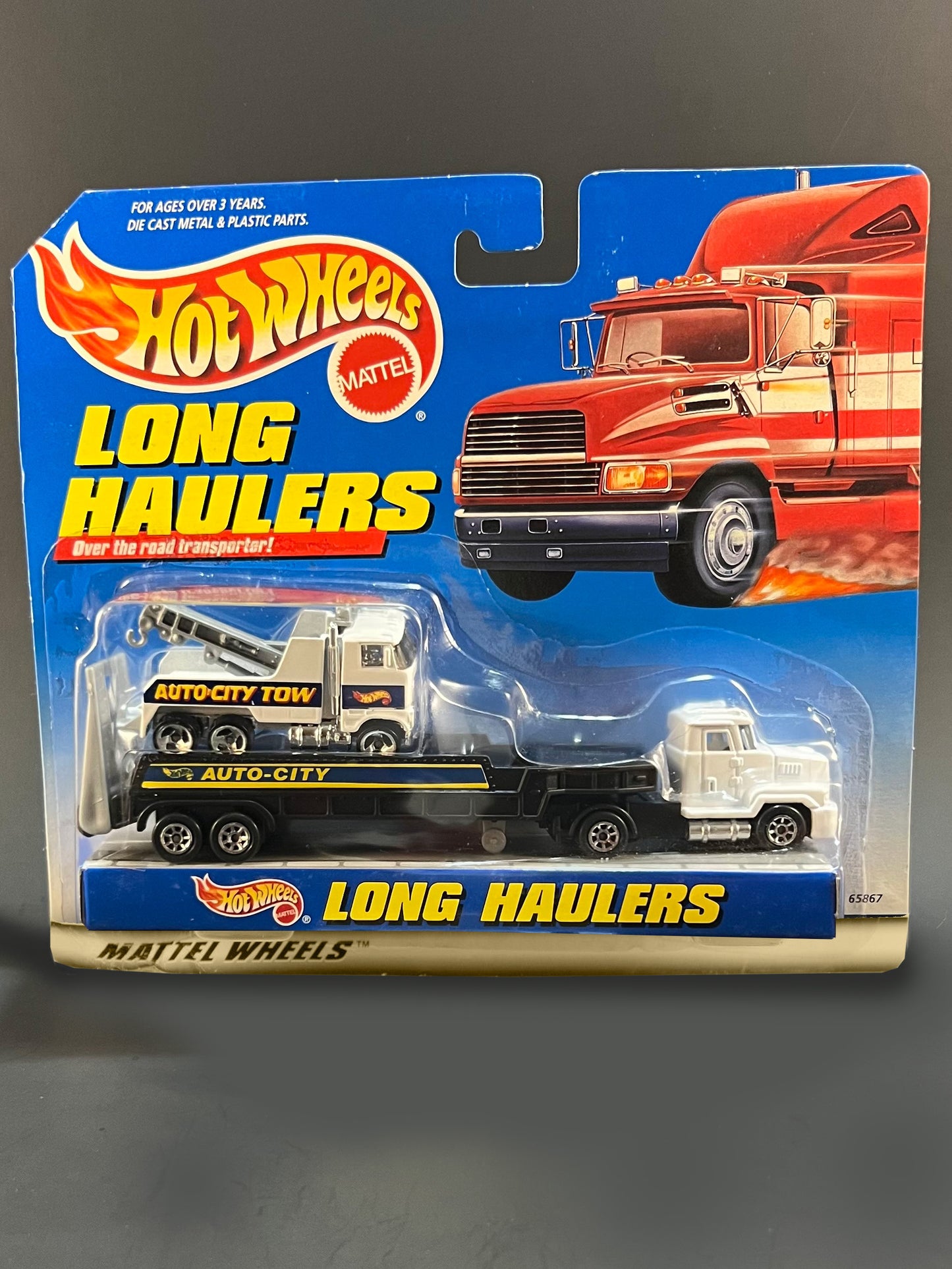 Hot Wheels Long Haulers Auto-City Tow Semi Truck & Tow Truck White