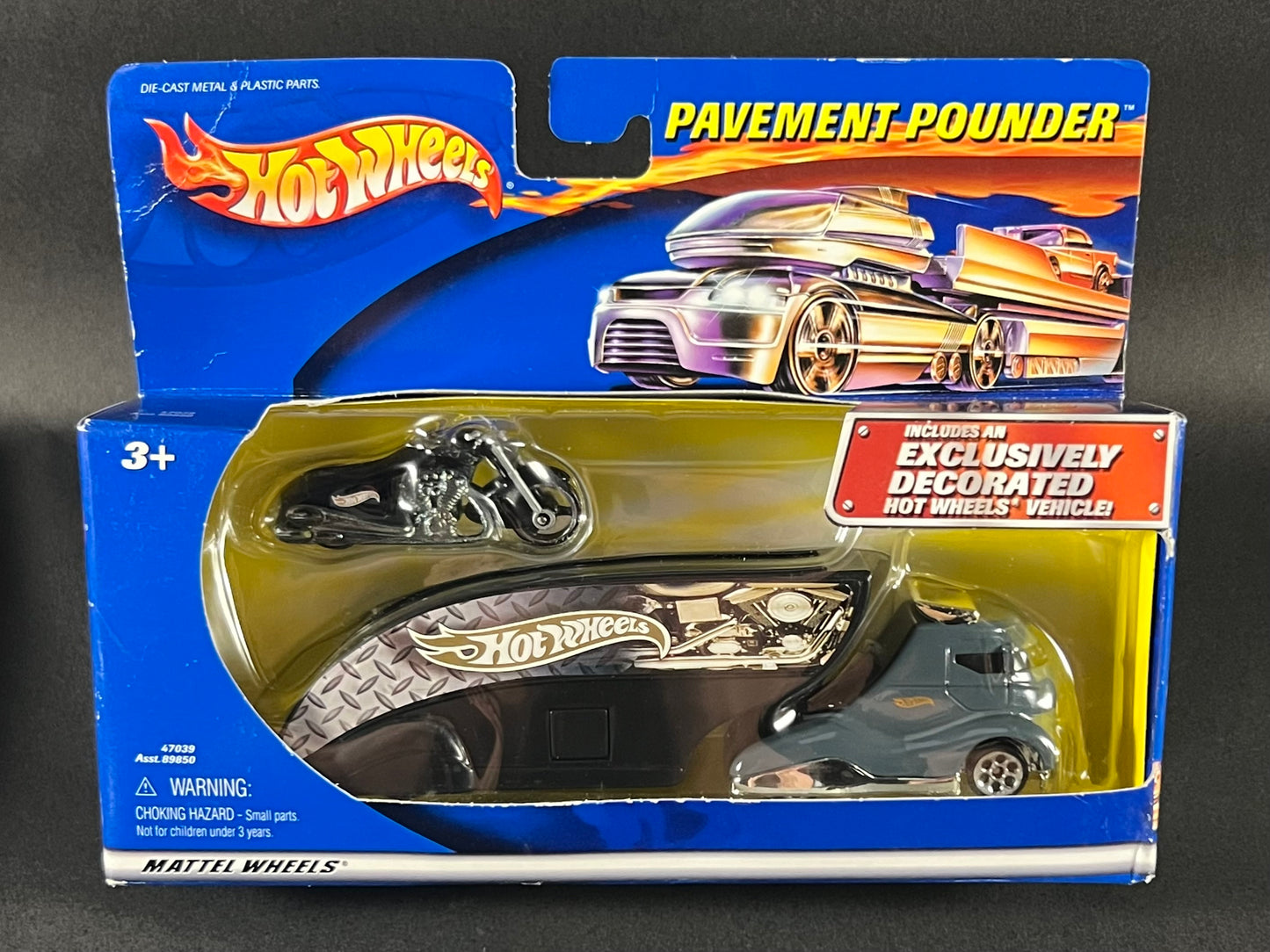 2001 Hot Wheels Pavement Pounder Black Scorchin' Scooter, Gray and Black