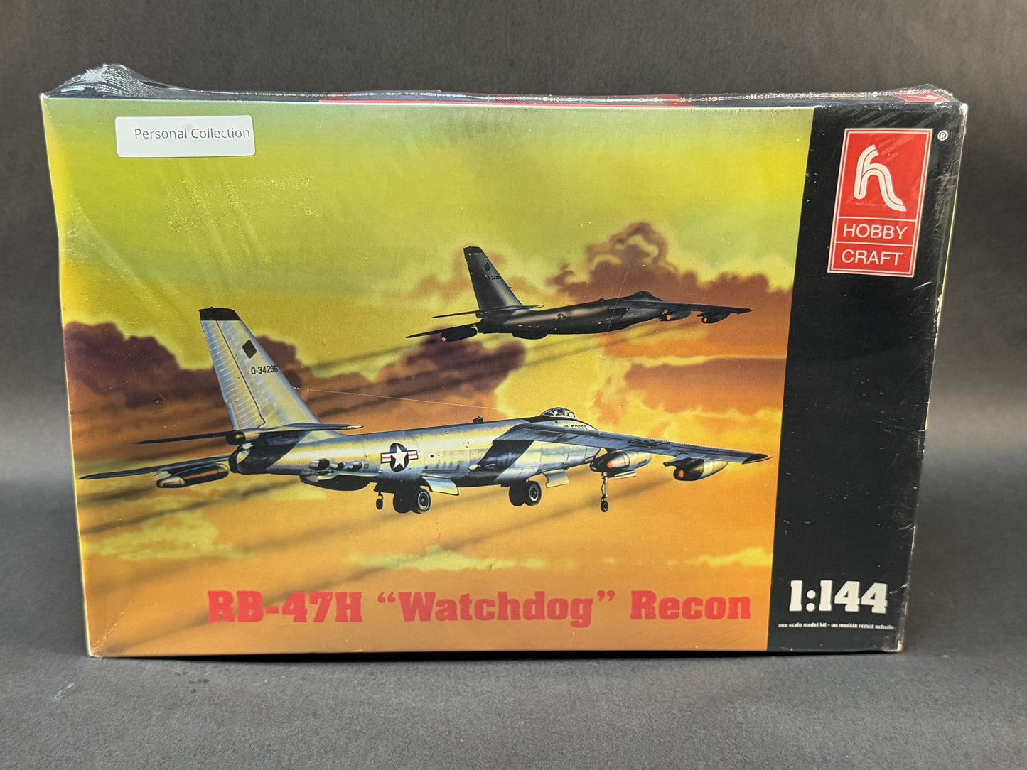 1998 Hobby Craft Model Kit HC1252 1:144 Scale RB-47H "Watchdog"