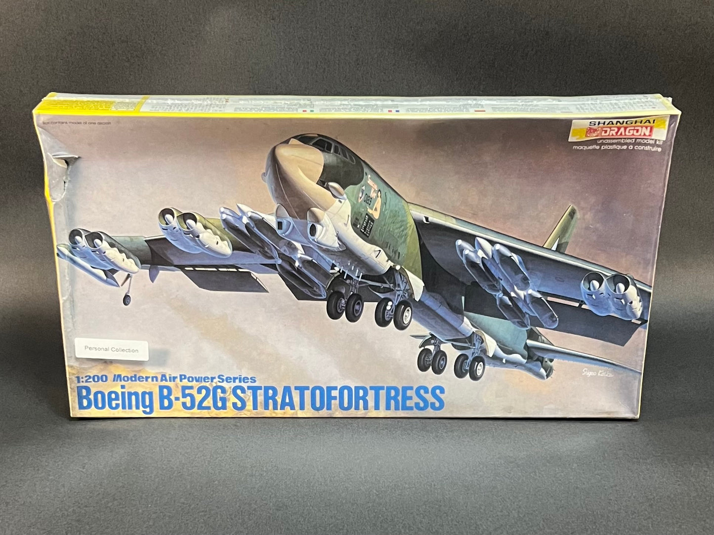 Shanghai Dragon Model Kit 2001 1:200 Scale Boeing B-52G Stratofortress