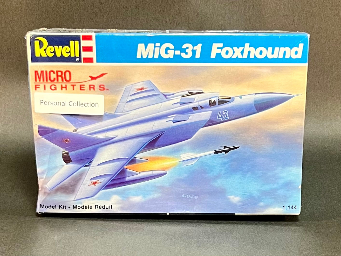 Revell Model Kit 4086 1:144 Scale MIG-31 Foxhound