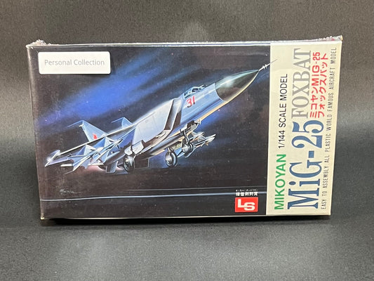 LS Model Kit 3 1:144 Scale Mikoyan MiG-25 Foxbat