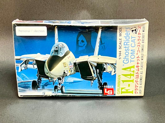 LS Model Kit 17 1:144 Scale Grumman F-14A "Ghostriders" Tomcat