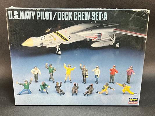 Hasegawa Model Kit X48-6 1:48 Scale US Navy Pilot/Deck Crew Set: A