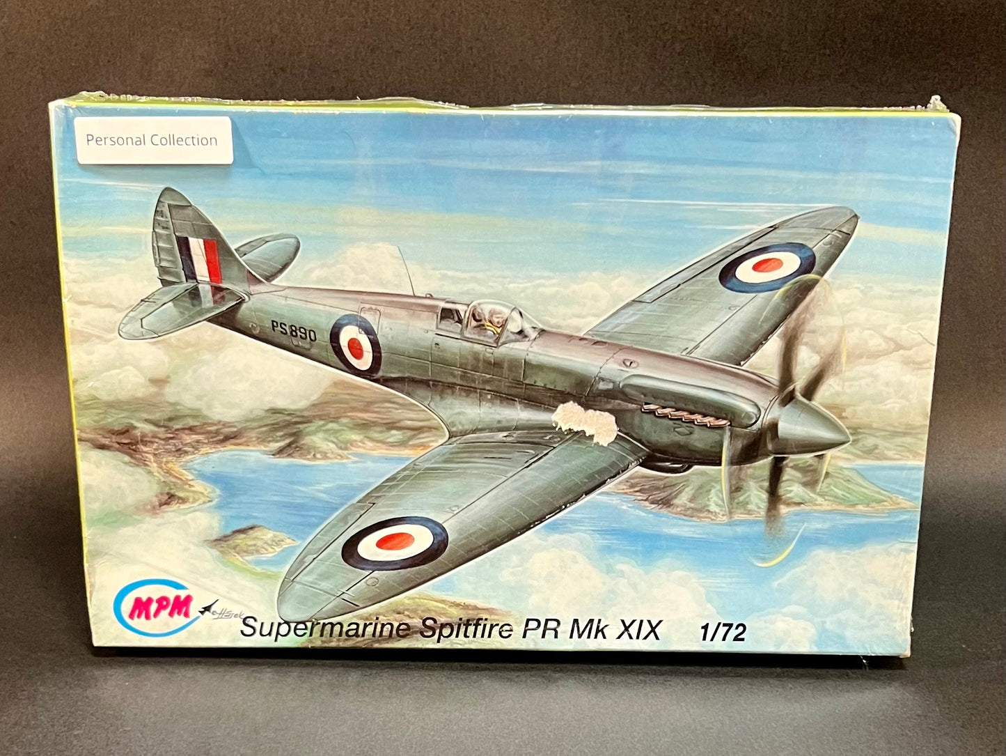 MPM Model Kit C72025 1:72 Scale Supermarine Spitfire PR Mk XIX