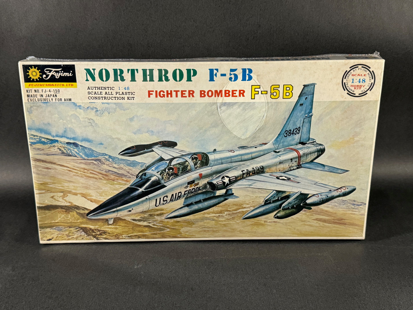 1968 Fujimi Model Kit FJ-4-150 1:48 Scale Northrup F-5B Fighter Bomber