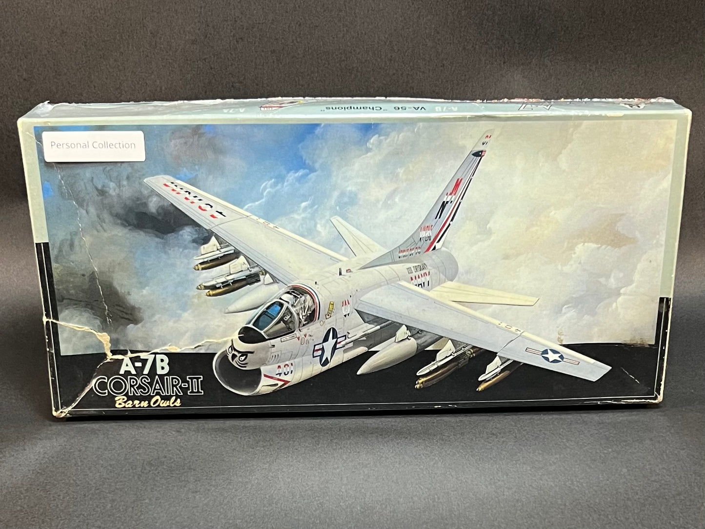 Fujimi Model Kit F-10 1:72 Scale A-7B Corsair II Barn Owls