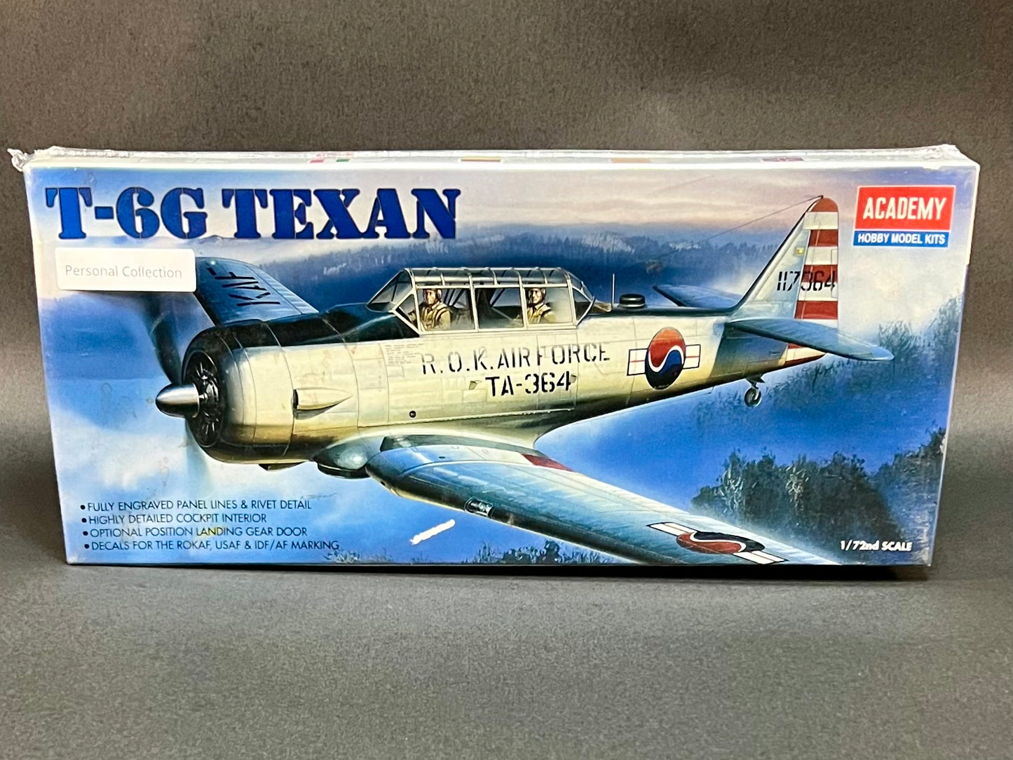 Academy Model Kit 1662 1:72 Scale T-6G Texan