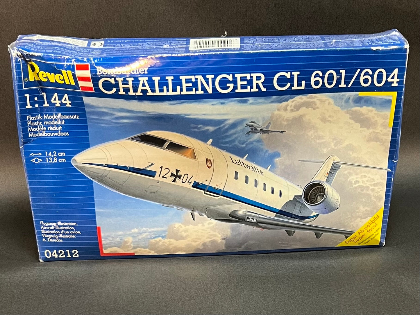 Revell Model Kit 04212 1:144 Scale Bombardier Challenger CL 601/604