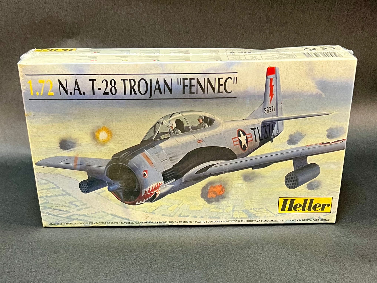 Heller Model Kit 80279 1:72 Scale N.A T-28 Trojan Fennec