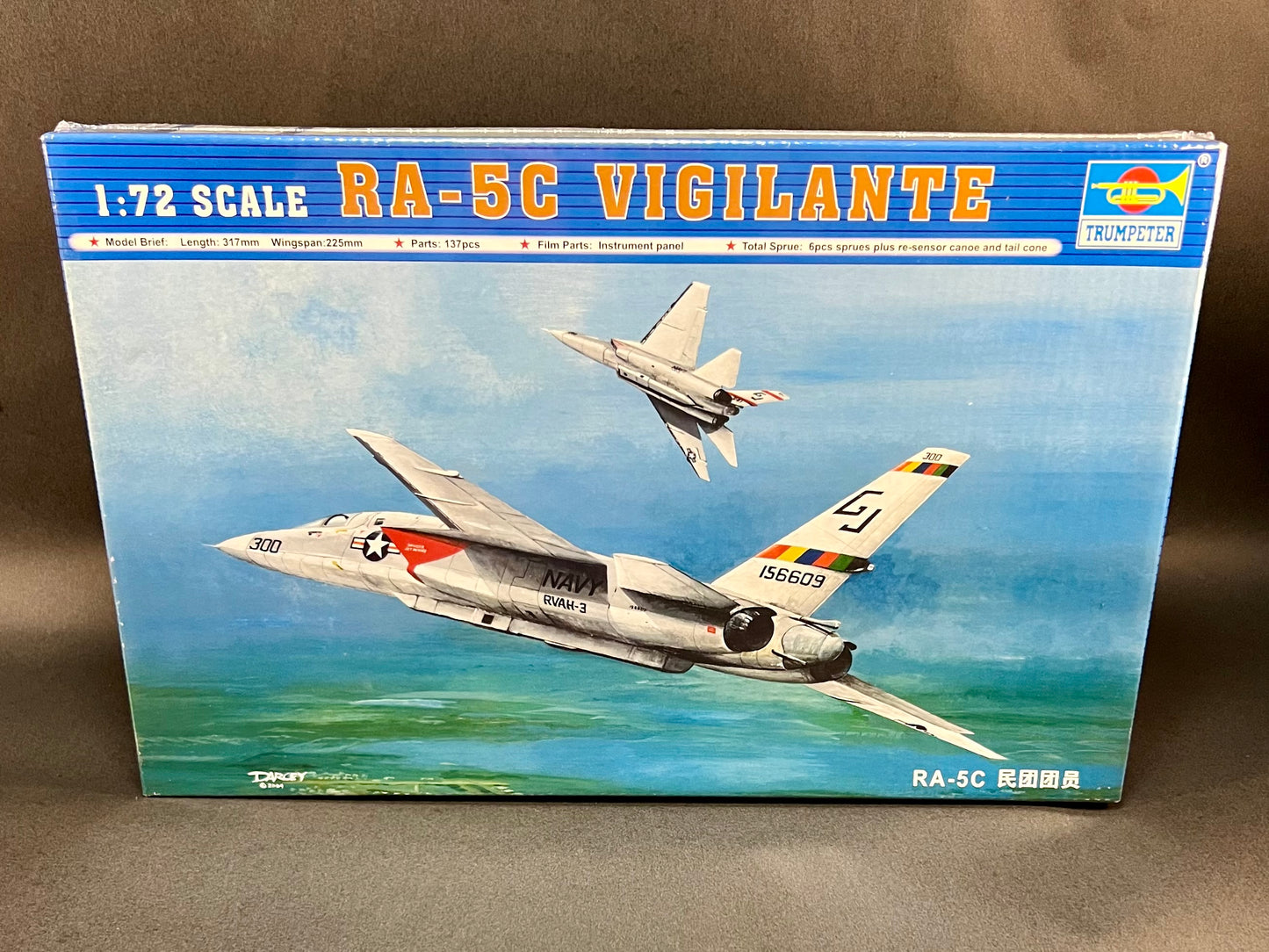 Trumpeter Model Kit 01616 1:72 Scale RA-5C Vigilante