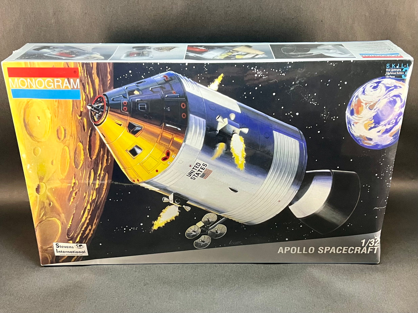 Monogram Model Kit 6061 1:32 Scale Apollo Spacecraft