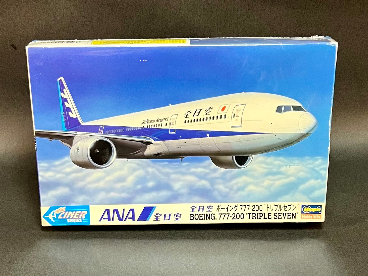 Hasegawa Model Kit ML17 1:400 Scale ANA Boeing 777-200 'Triple Seven'